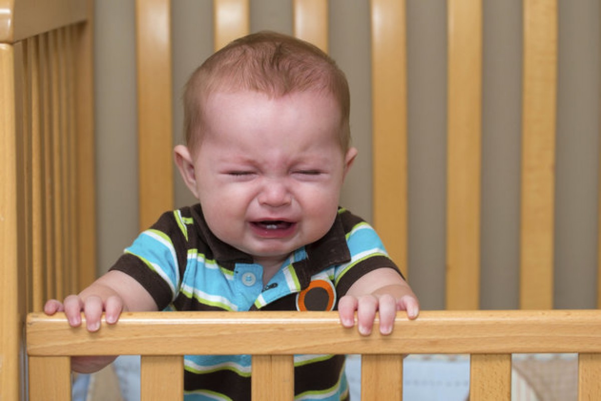 Un nen plorant desconsoladament en una imatge d'arxiu