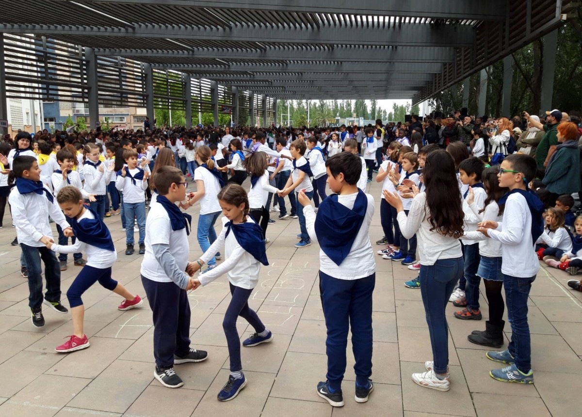 Uns 1.500 infants han participat en la gran ballada del Dia de la Dansa