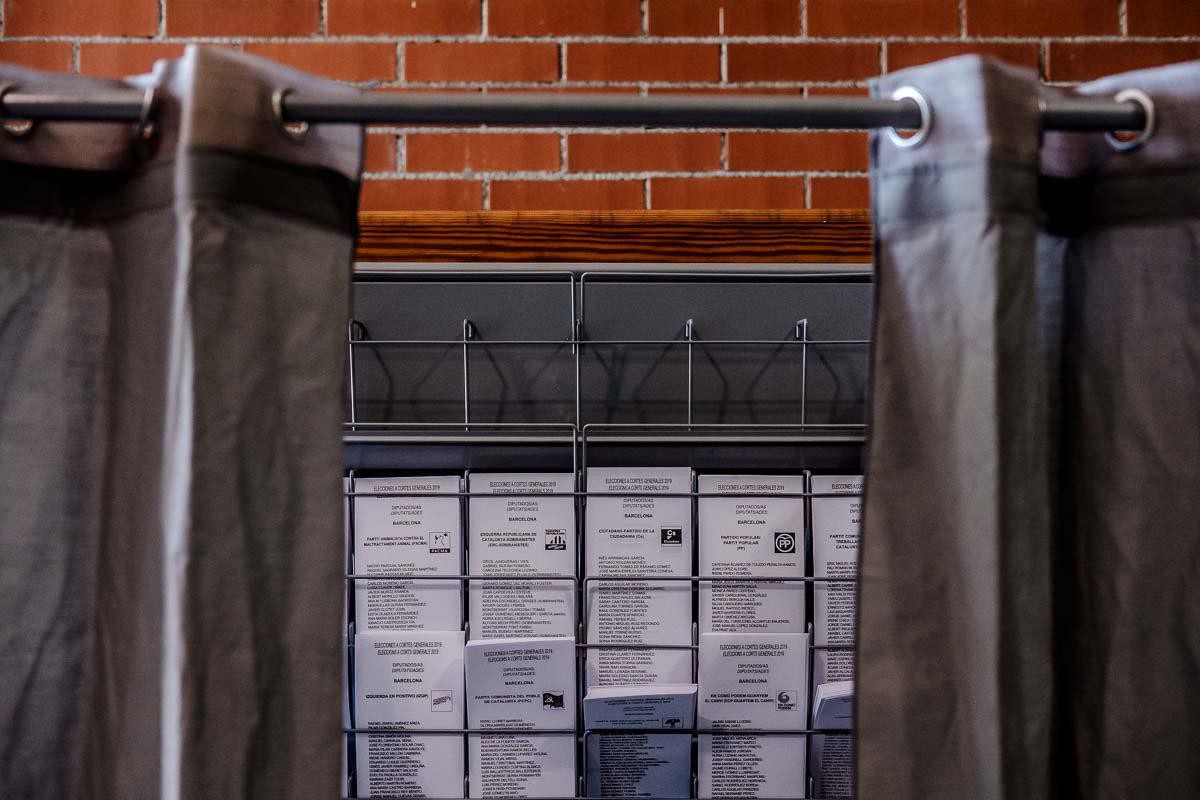 Un col·legi electoral en una imatge d'arxiu.