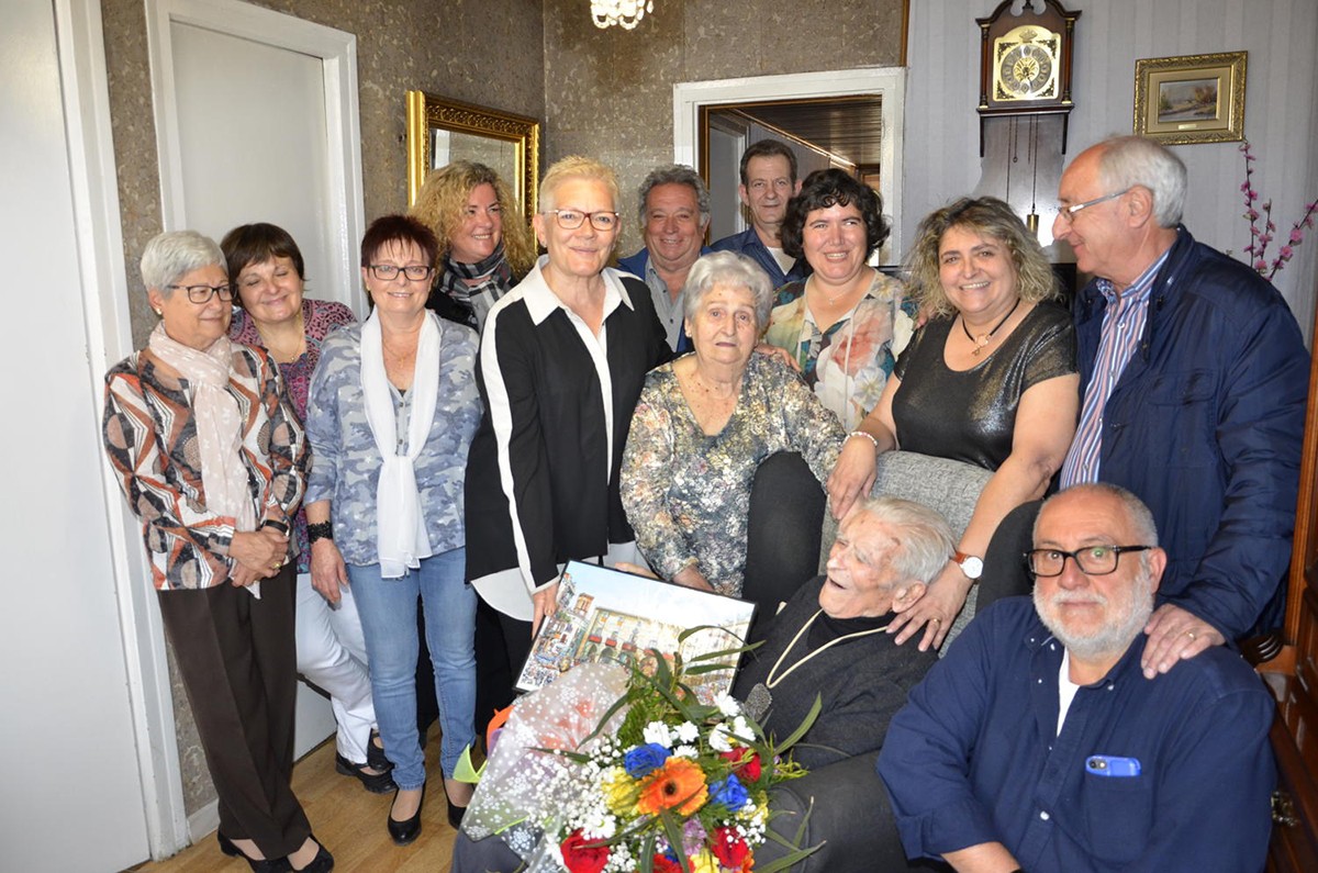 Familiars i amics d'Antonio Berna Gargallo durant l'homenatge
