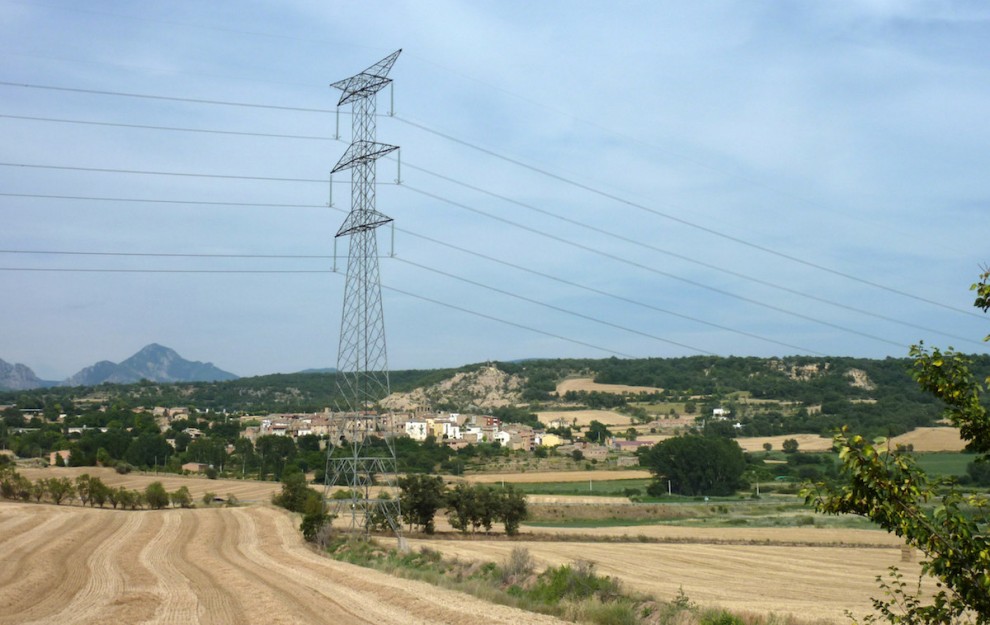 Una torre elèctrica a prop del poble de Figuerola d’Orcau