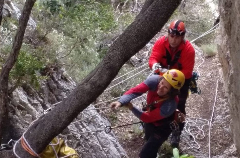 Imatge del rescat dels dos escaladors a Mont-rebei