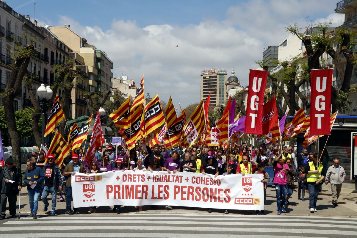 La manifestació de la UGT i CCOO a la Rambla Nova de Tarragona, aquest 1 de maig. 