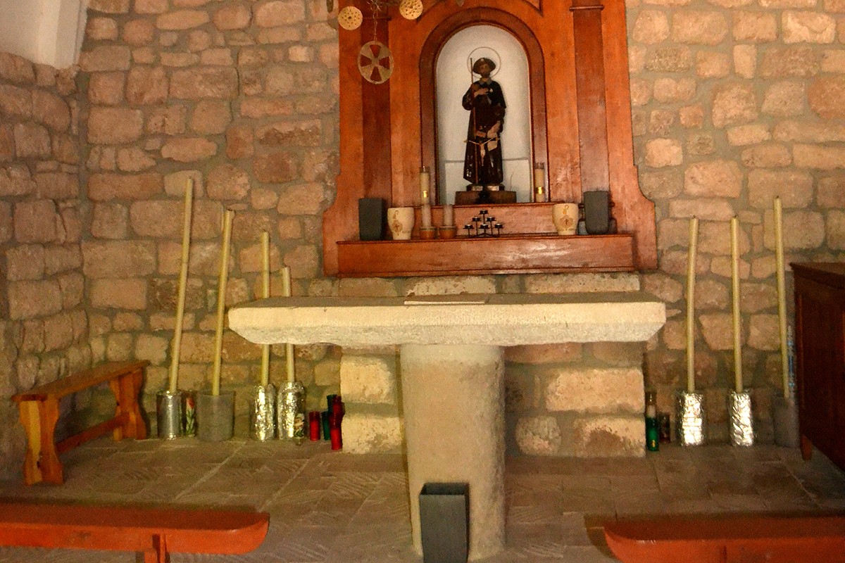 Altar de l'ermita de Sant Jaume del Clot del Grau