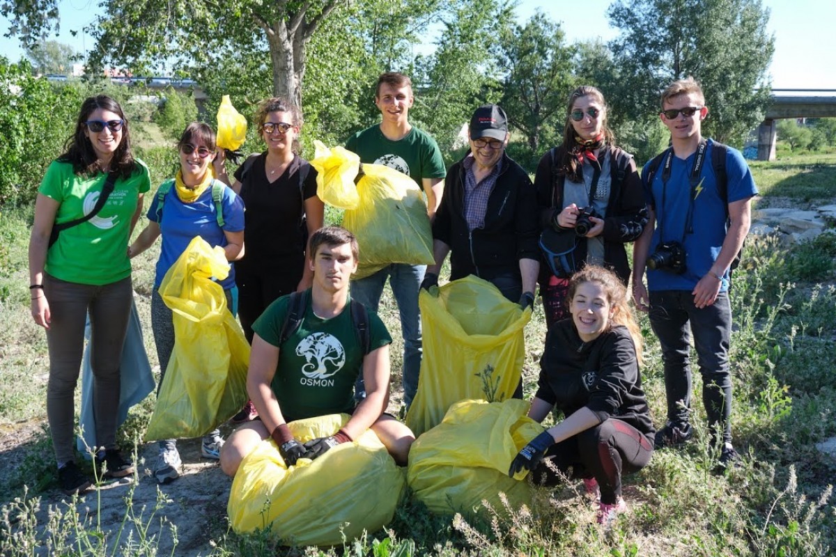 Participants a la UCM del 2019 amb els residus recollits