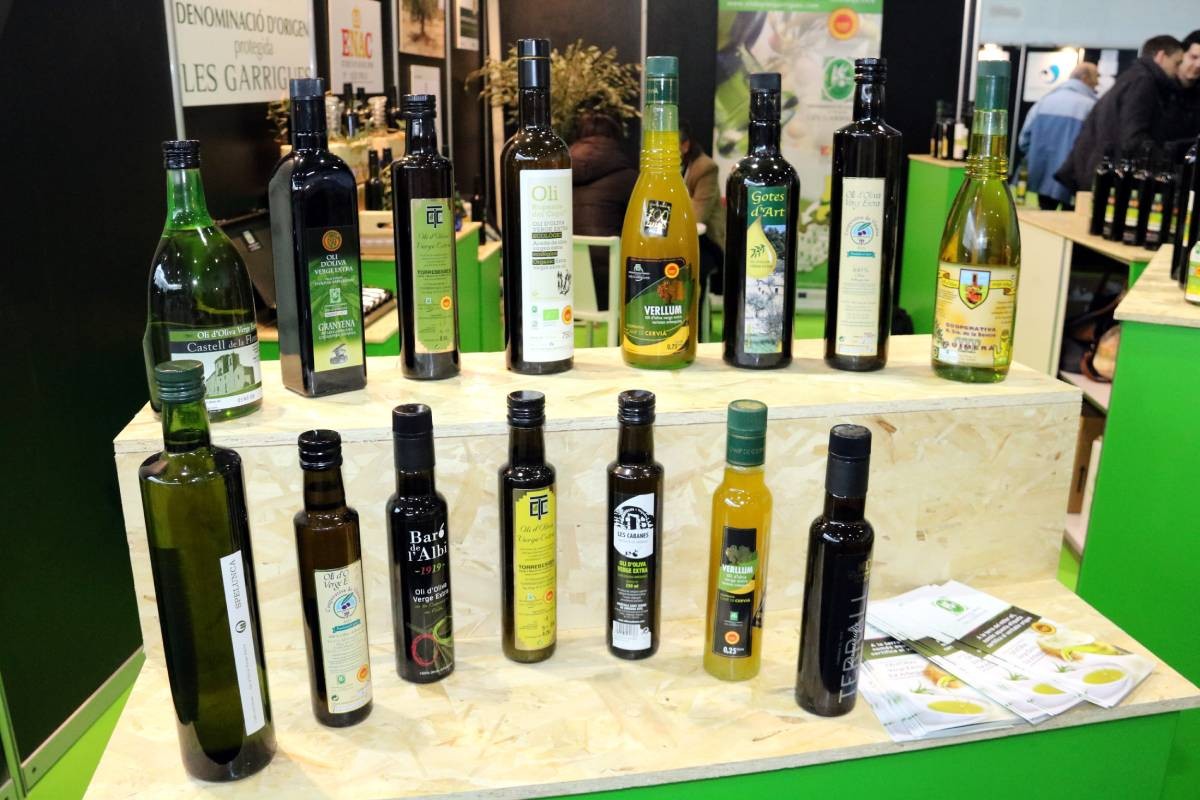 Diferents ampolles d'oli verge extra de la denominació d'origen protegida Les Garrigues.