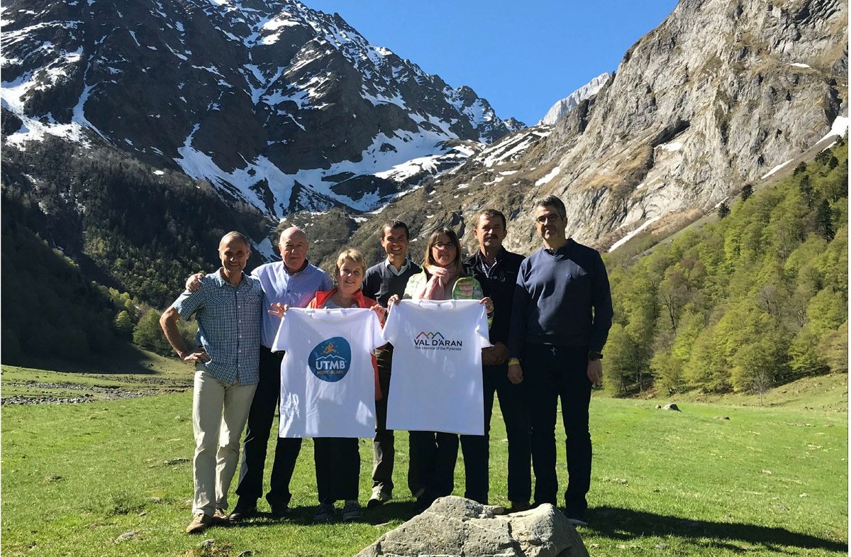 Catherine Poletti i Michele Poletti, directors de l'UTMB, amb el SÍndic d’Aran en la seva visita a la Val d’Aran. 