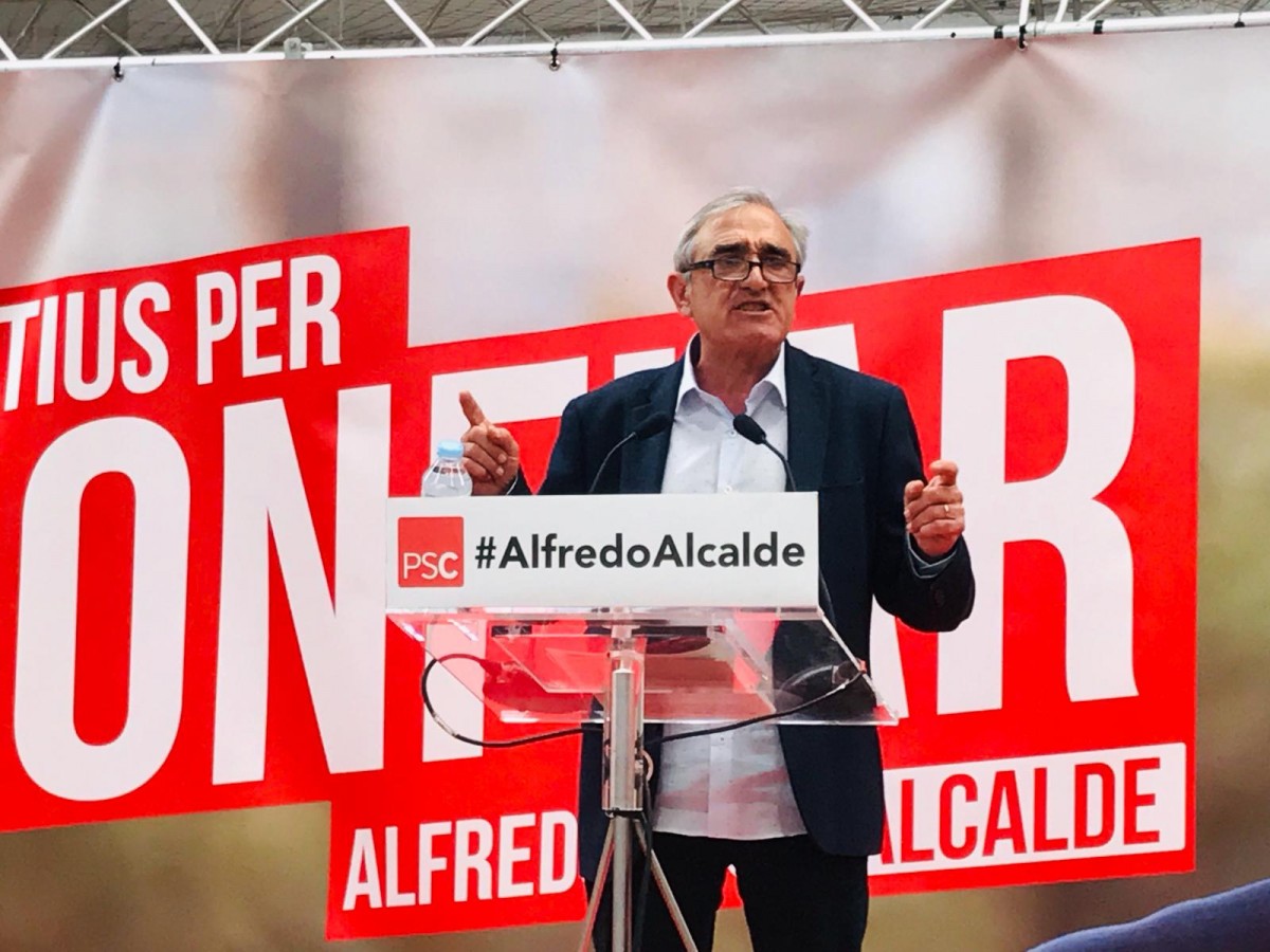 Alfredo Vega en un acte de campanya.
