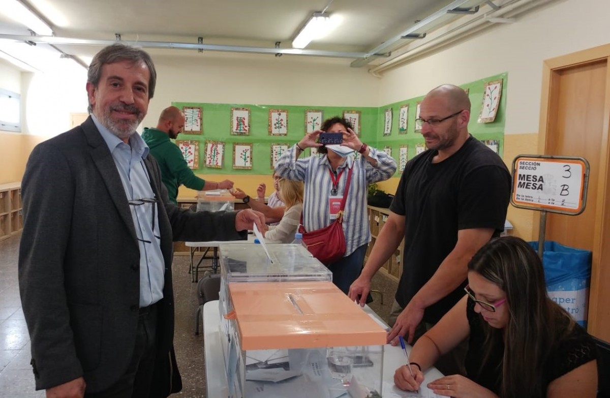 Lluís Roset ha votat a l'Escola Joan Maragall