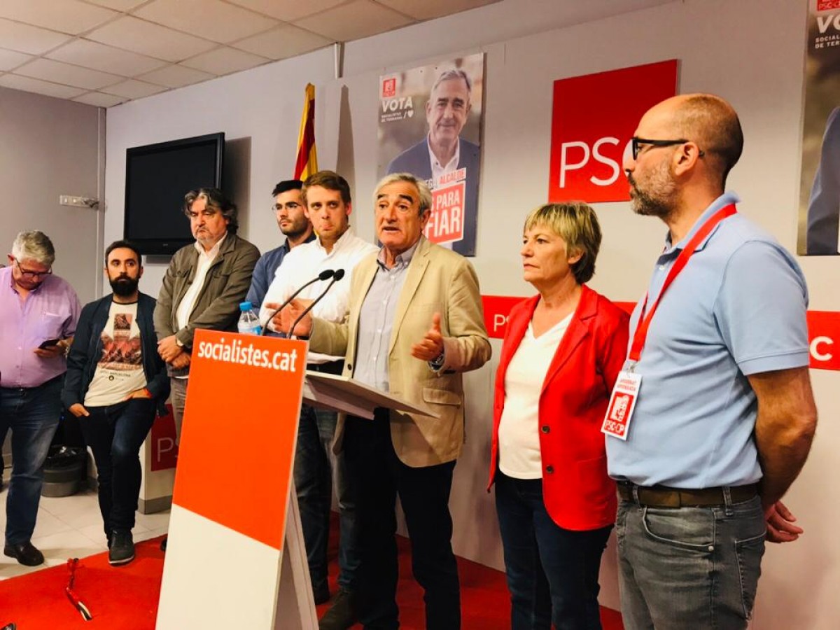 Carles Puigdemont i Oriol Junqueras en imatge d'arxiu de 2016, en la primera reunió del Govern