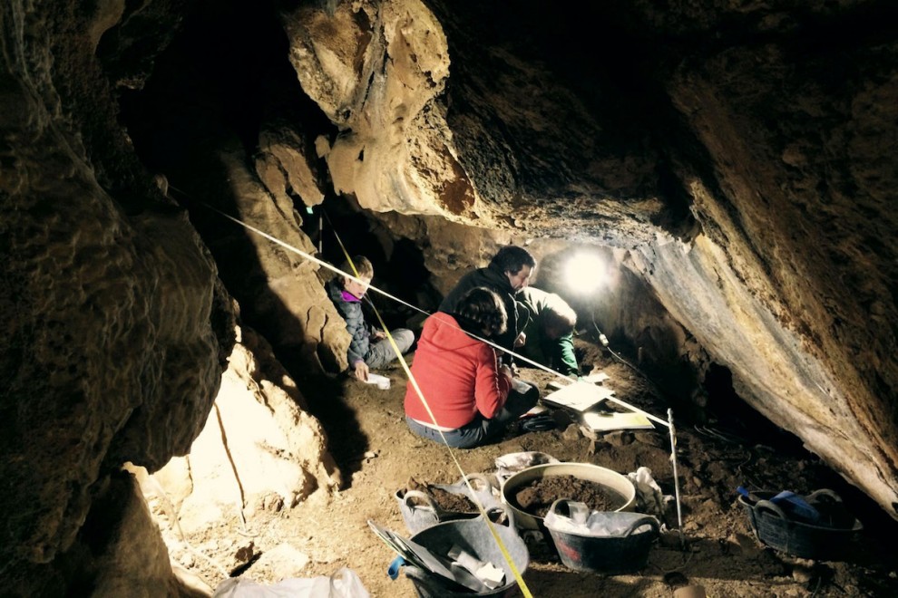 Campanya d'excavació que es va realitzar a la Cova de l'Home Mort l'any 2017