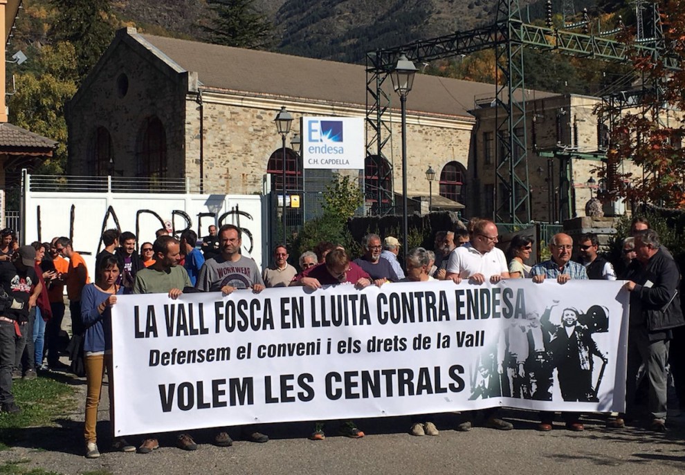 Manifestació davant la central de Capdella a finals de 2017