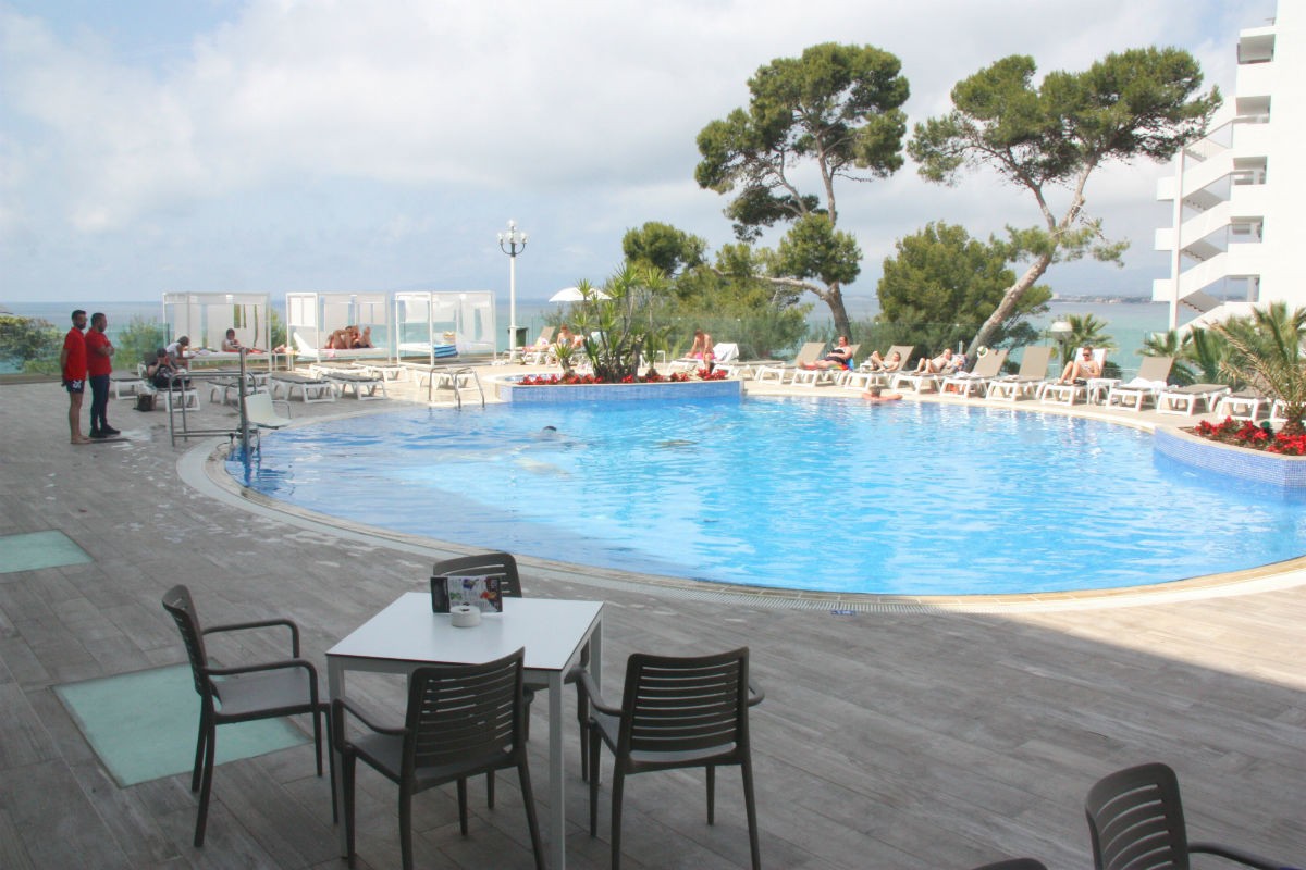La nova zona de piscina de l'hotel Best Negresco de Salou, renovada aquest estiu. 