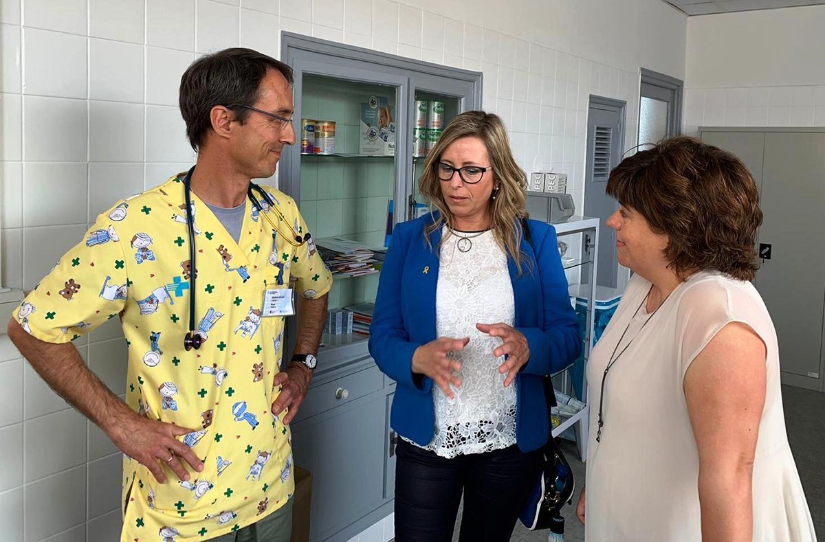 La directora dels Serveis Territorials de Salut, Mar Lleixà, ha visitat el CAP Baix Ebre