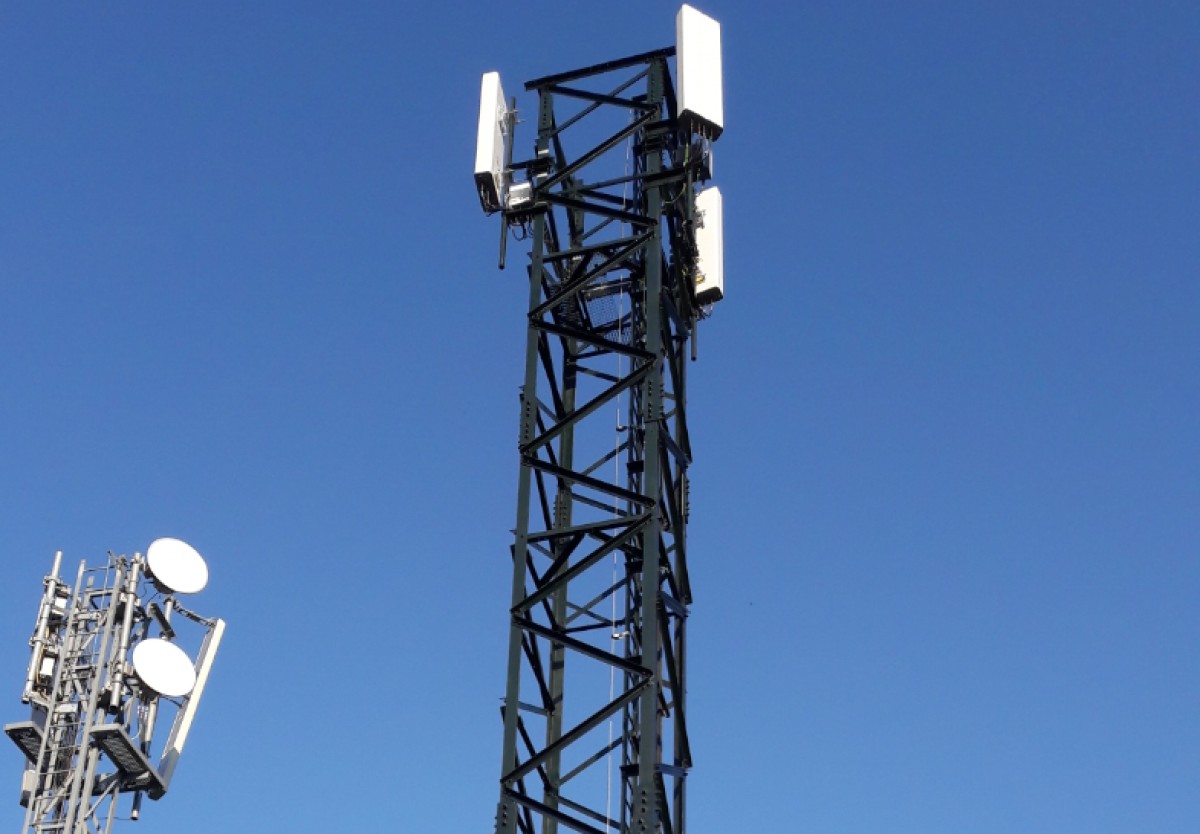 Imatge d'una part de la nova torre de telecomunicacions. 