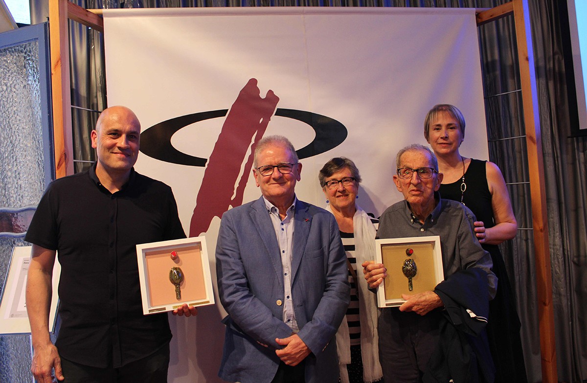 Toni Giménez, premi Micro Obert, el president del Col·legi, Josep Baubí i el premi Micro Daurat, Joan Nadal