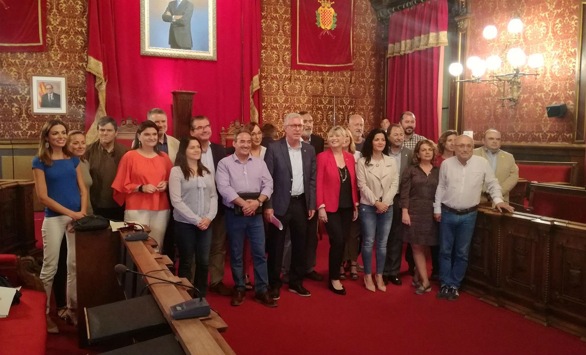Foto de família de la majoria dels polítics del mandat 2015-2019 a Tarragona. 