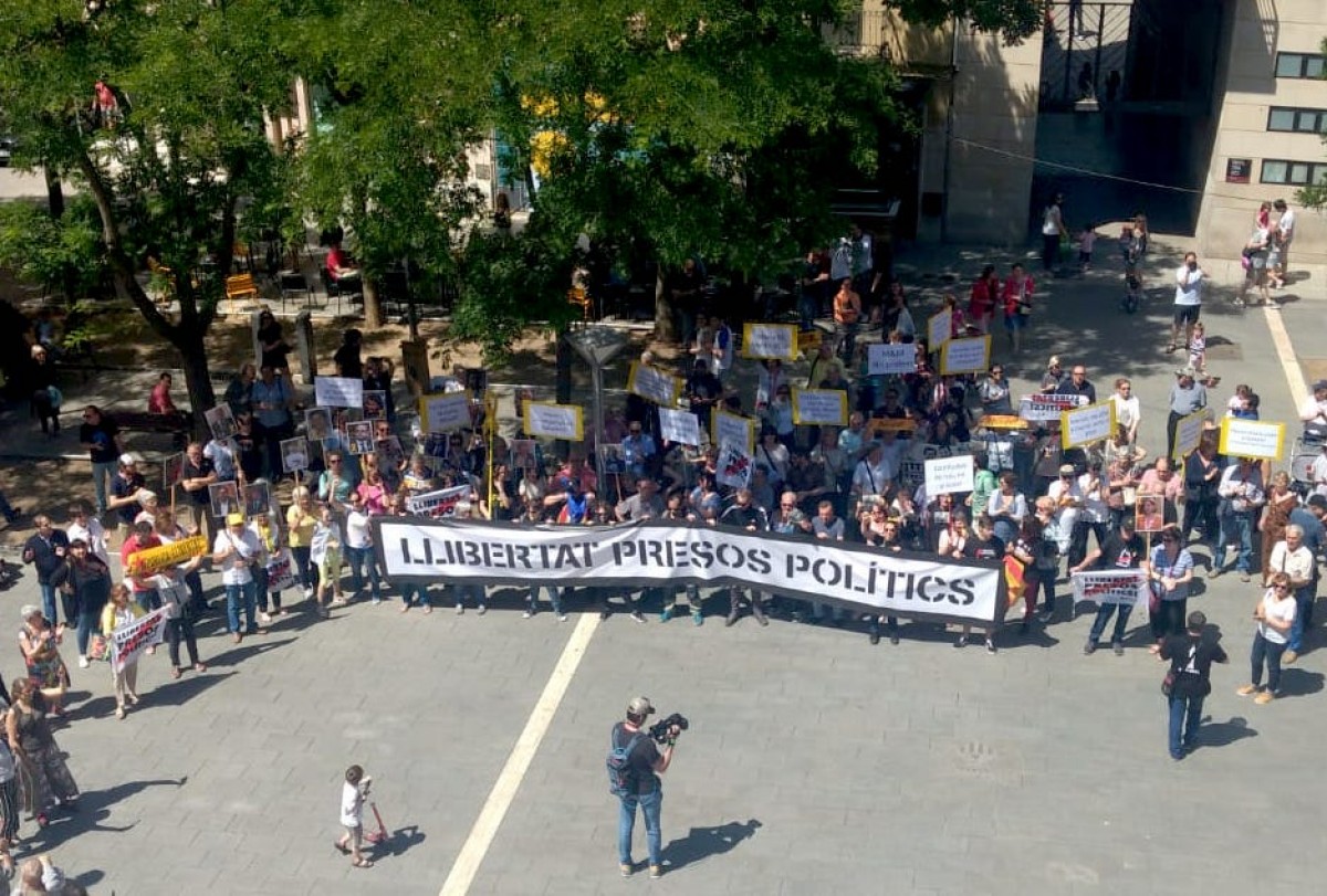 Protesta davant l'Ajuntament de Sabadell