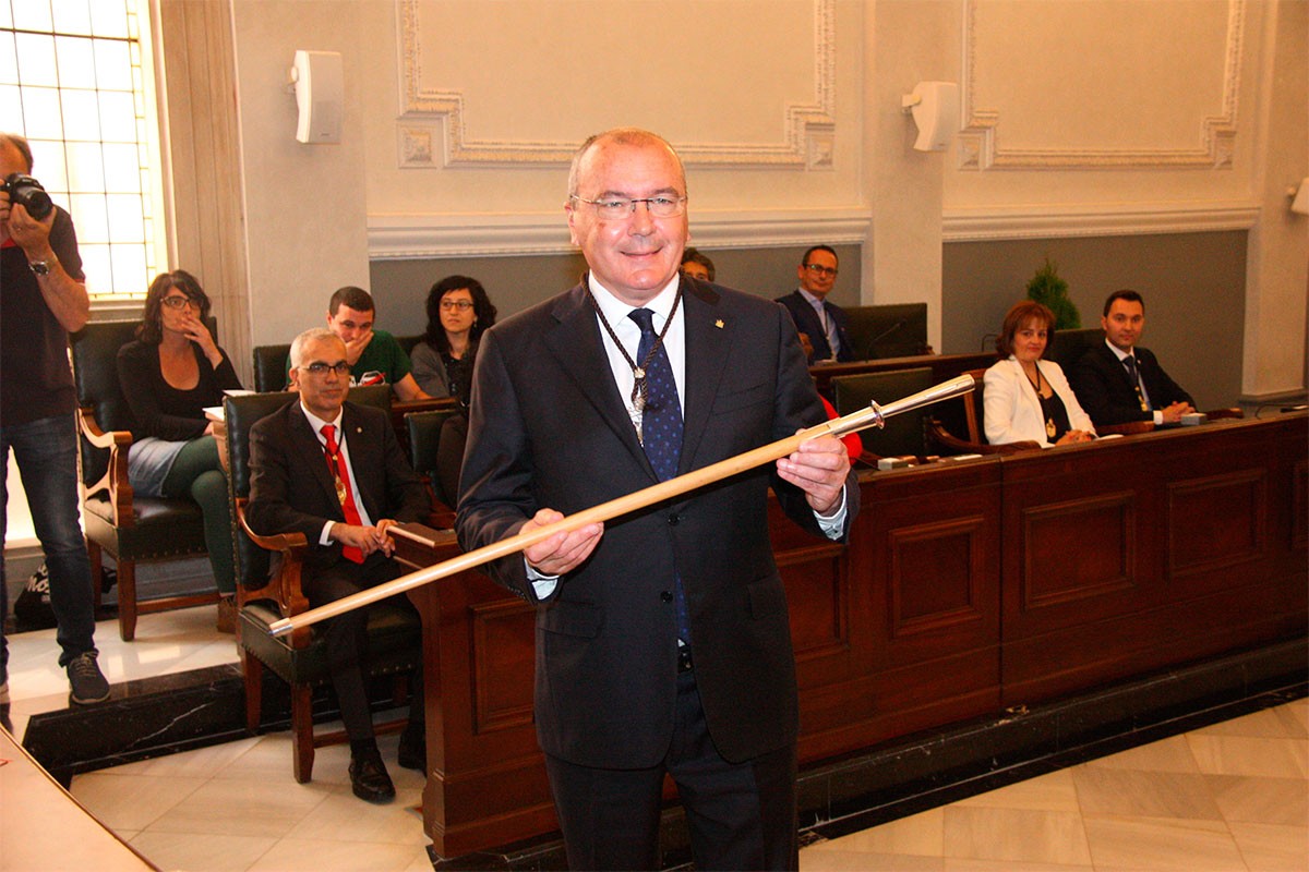Carles Pellicer, amb la vara d'alcalde