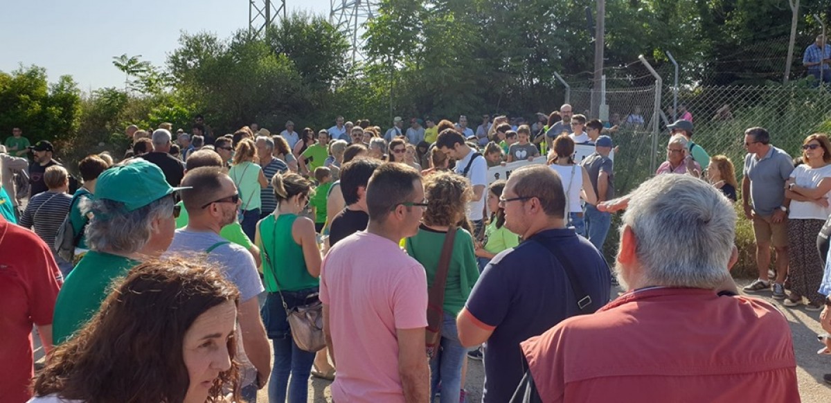 La manifestació contra l'abocador de Can Balasc va aplegar un centenar de persones