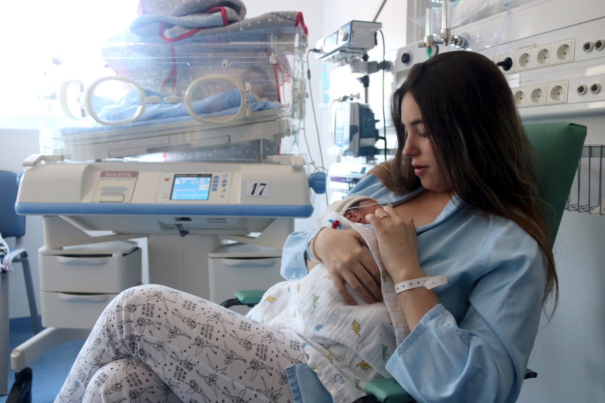 El primer nadó gironí del 2019 amb la seva mare