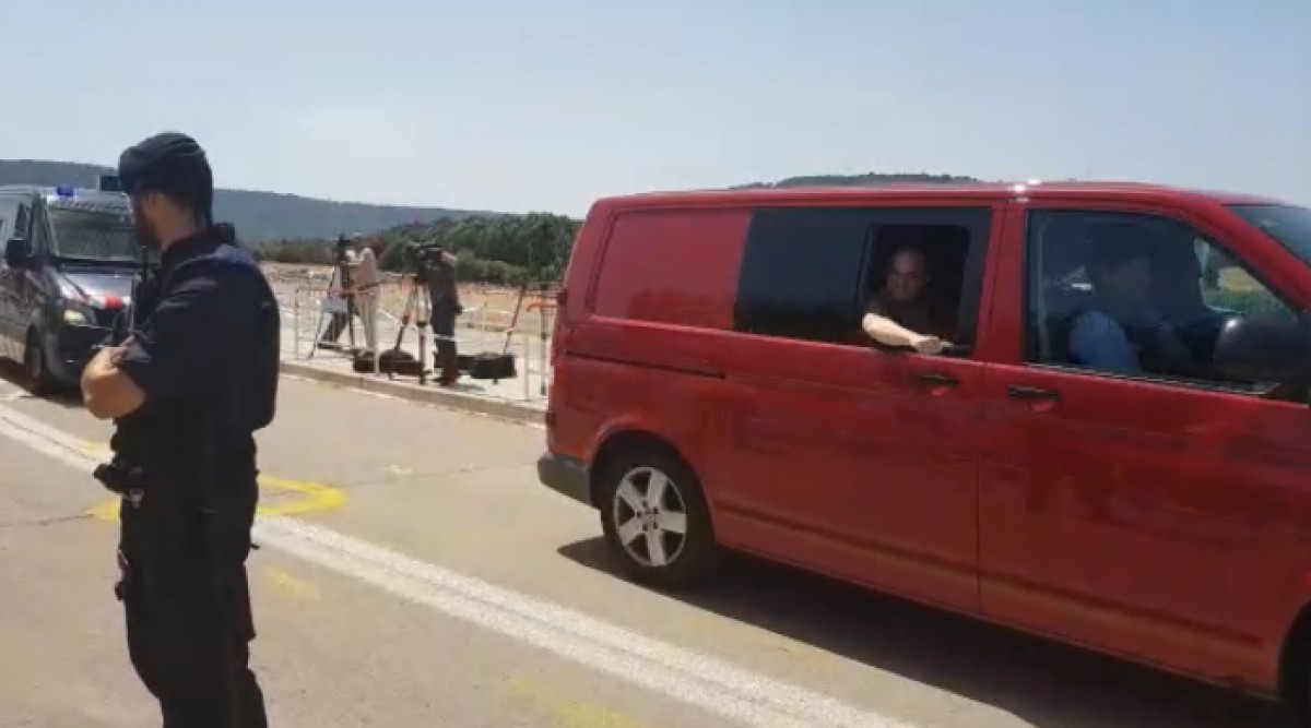 VÍDEO Turull saludant des de la furgoneta vermella