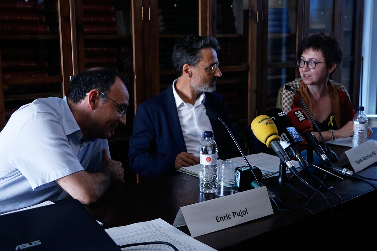 Xavier Martínez, Enric Pujol i Coia Tenas, membres del corrent d'ERC Primer d'Octubre, en roda de premsa aquest dimecres