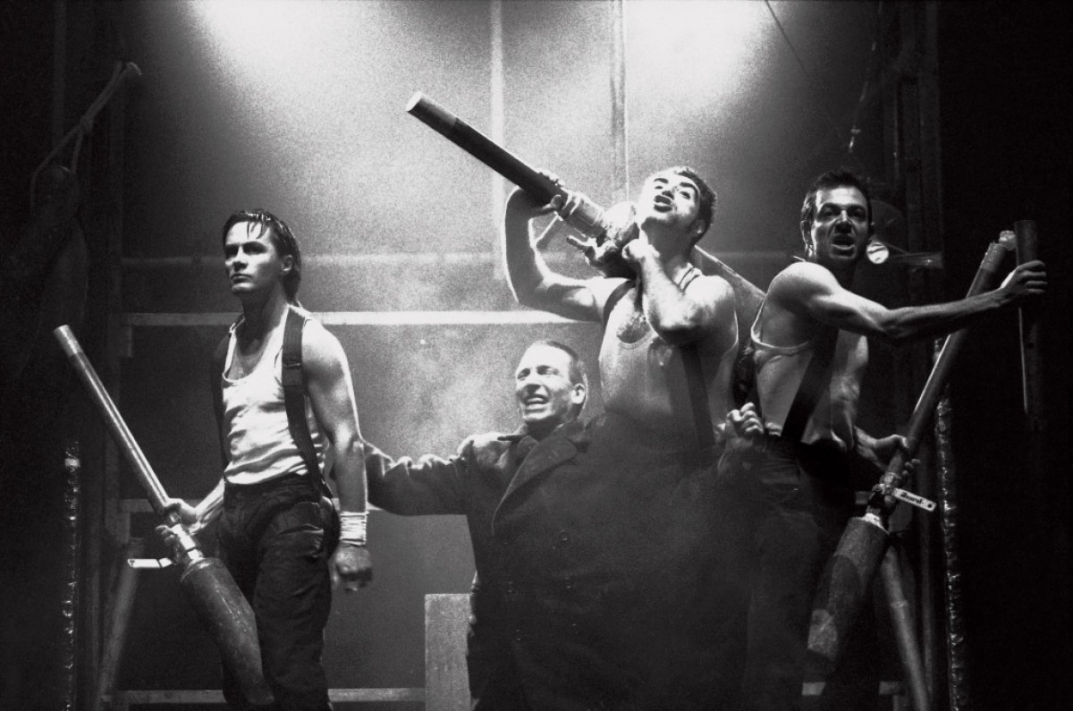 Imatge d'un moment de l'espectacle 'Tier Mon', de la Fura dels Baus, de l'any 1988