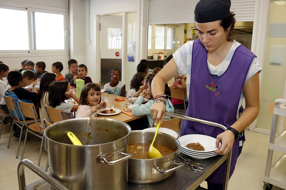 Mainada en un menjador escolar