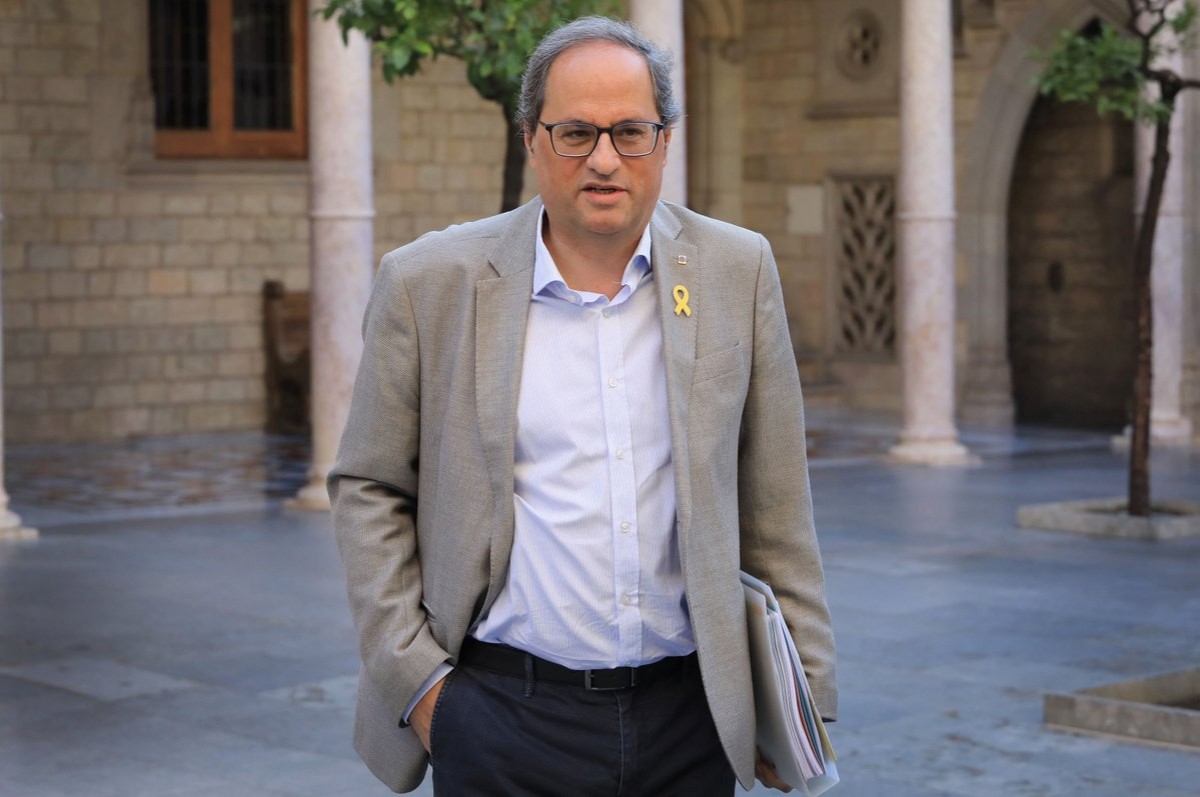 El president de la Generalitat, Quim Torra, es dirigeix a la reunió del Govern del 16 de juliol