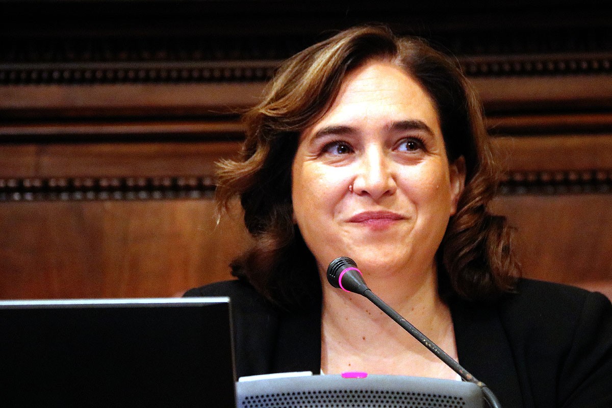 L'alcaldessa de Barcelona, Ada Colau, en un ple de l'Ajuntament de Barcelona