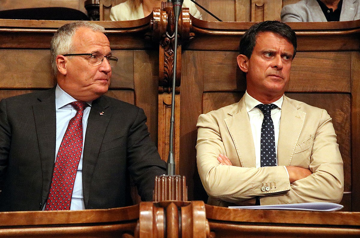 Josep Bou i Manuel Valls al ple de Barcelona. La dreta unionista haurà de buscar altres candidats. 