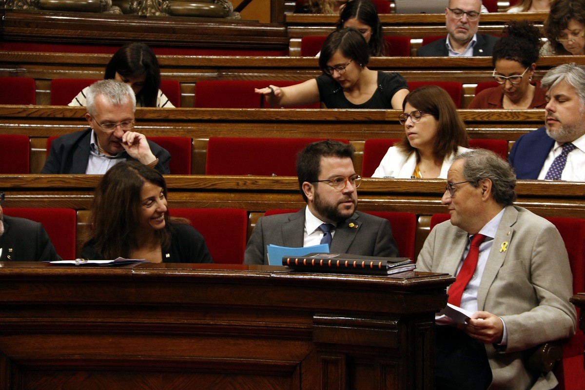 Quim Torra, Pere Aragonès i Meritxell Budó, durant el ple del Parlament