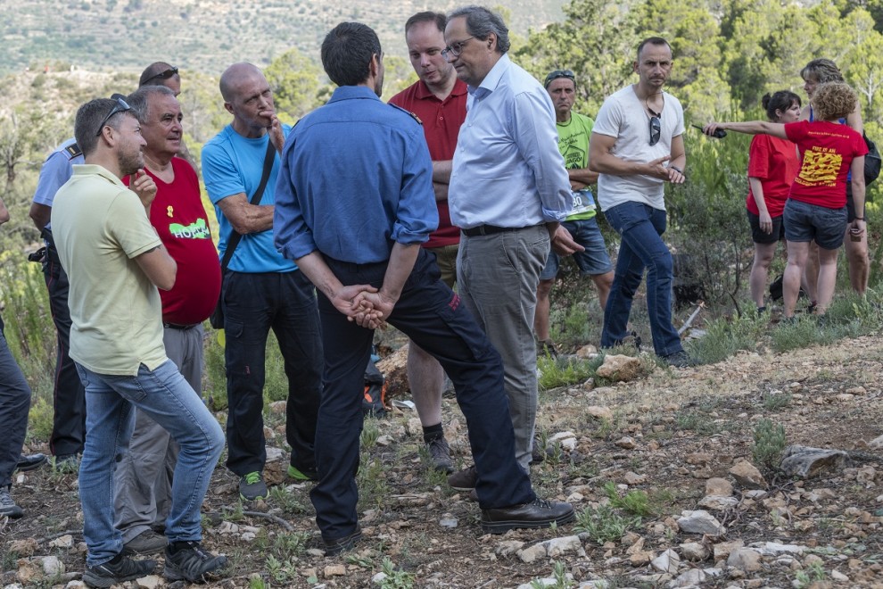 El President Quim Torra visita amb Josep Pallàs la zona 0 de l'incendi d'Horta de Sant Joan