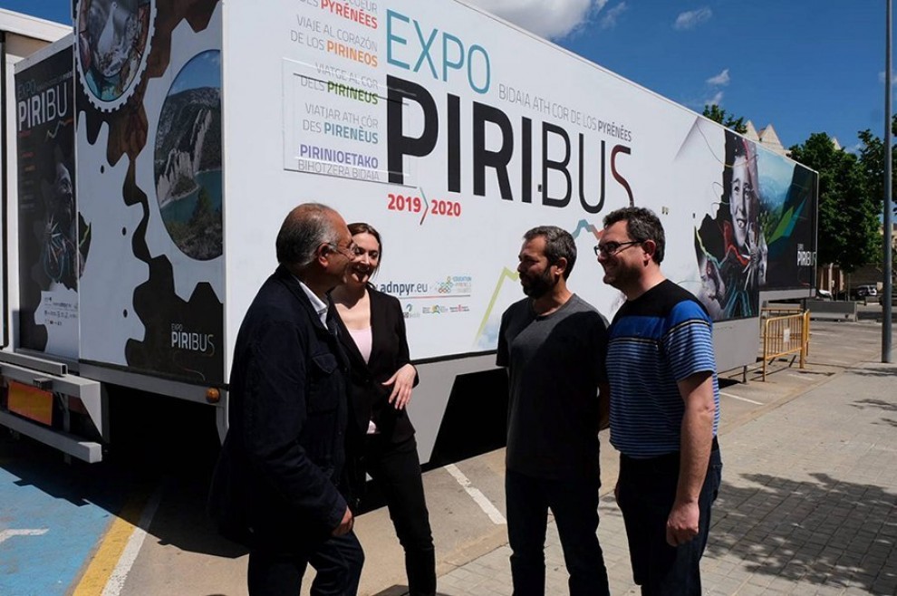 El Piribus en el seu pas recent per Figueres
