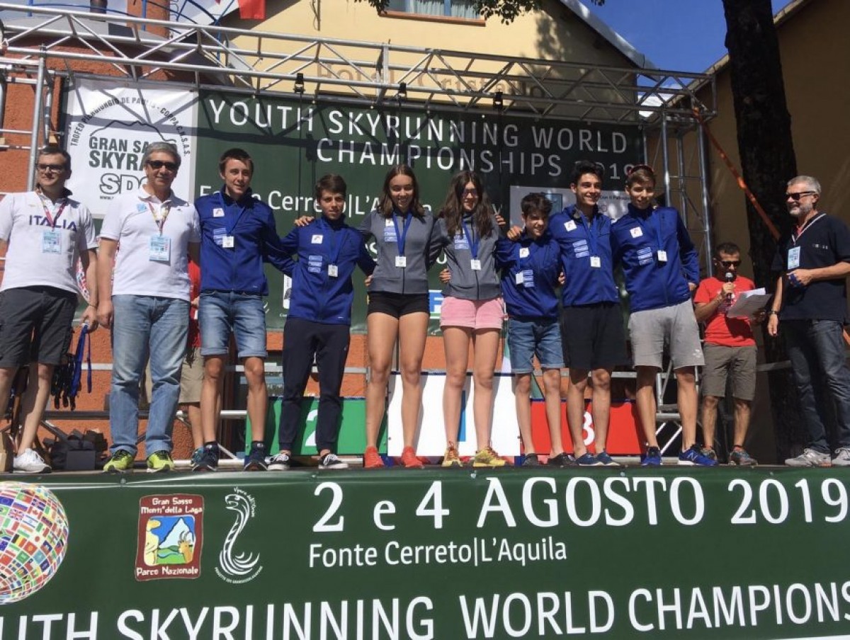 Els campions del Campionat del Món Juvenil, al podi de L'Aquila