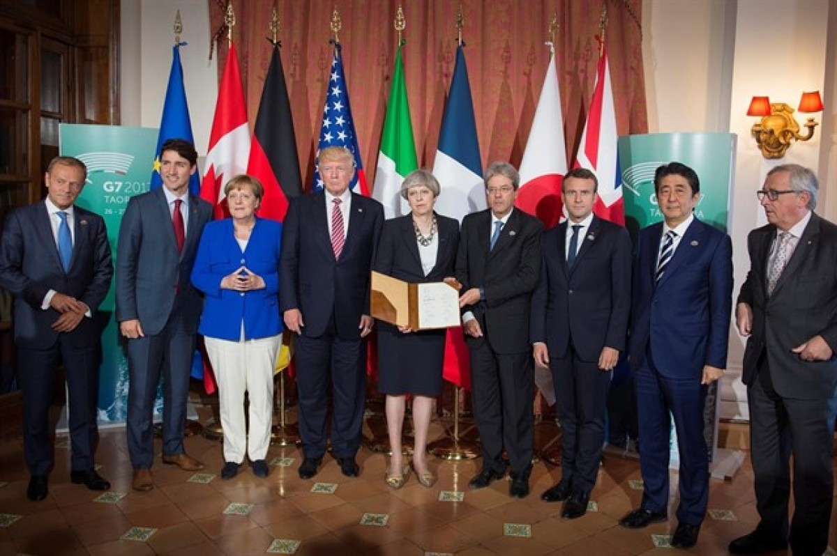 Els membres del G-7 i els principals dirigents de la UE en una cimera recent. 
