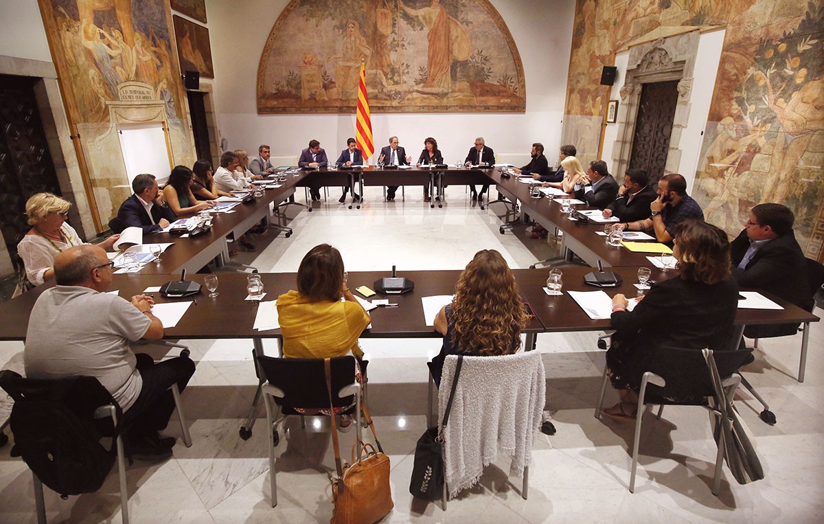 Reunió de l'estratègia País Viu amb la comarca de la Ribera d'Ebre, este dilluns.