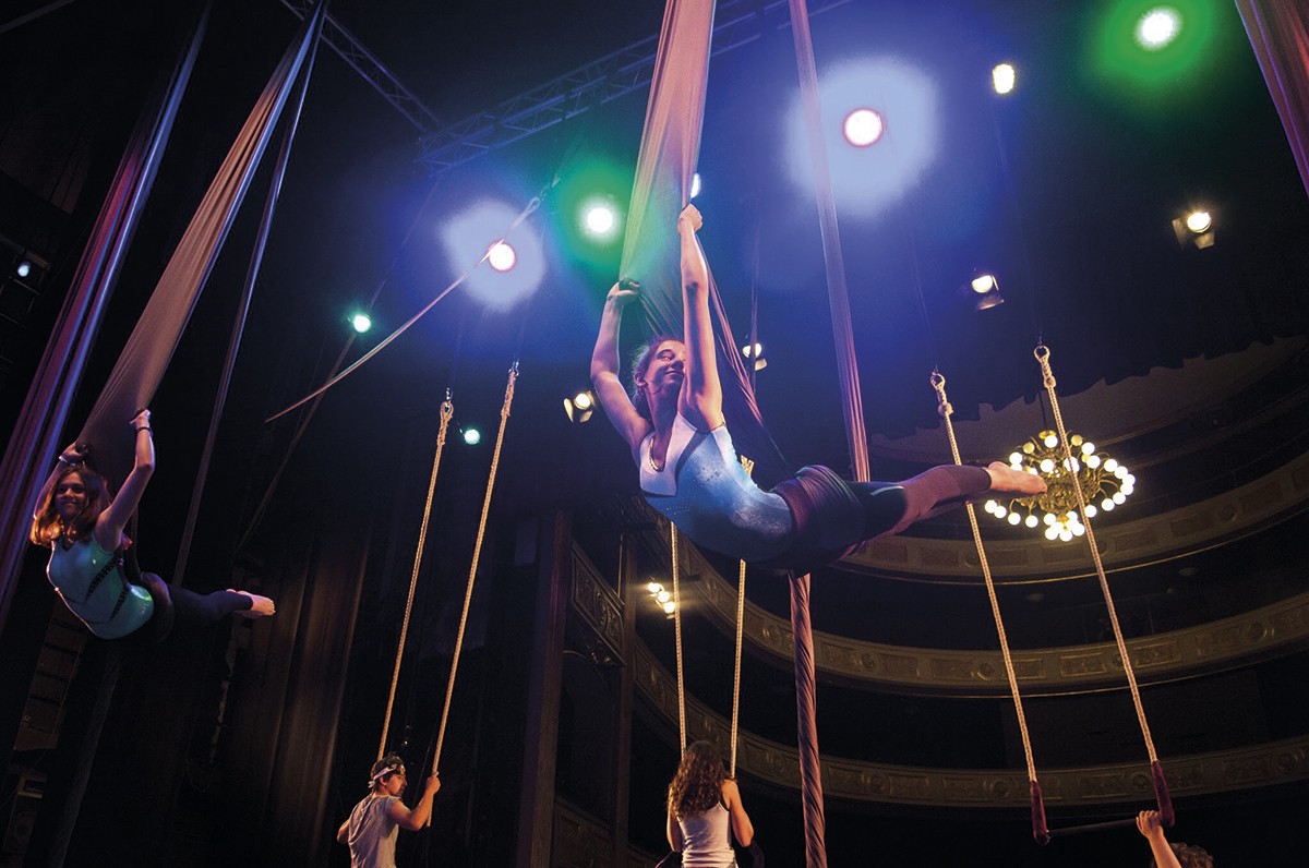 Formació de circ a l'Aula d'Arts Escèniques del Kursaal