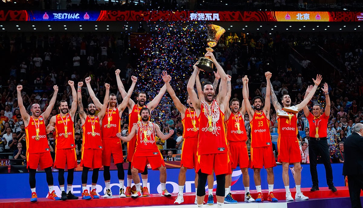 L'equip espanyol, celebrant la victòria