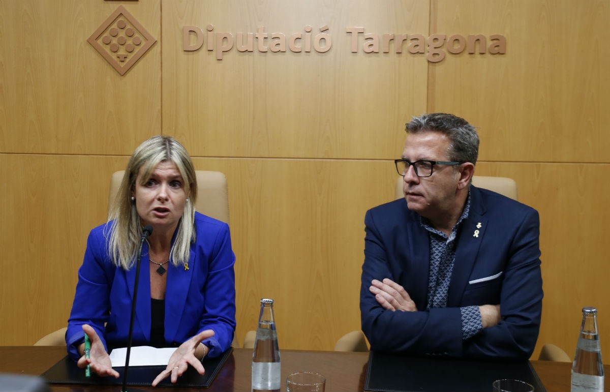 La presidenta de la Diputació de Tarragona, Noemí Llauradó, i el seu homòleg a Lleida, Joan Talarn. 
