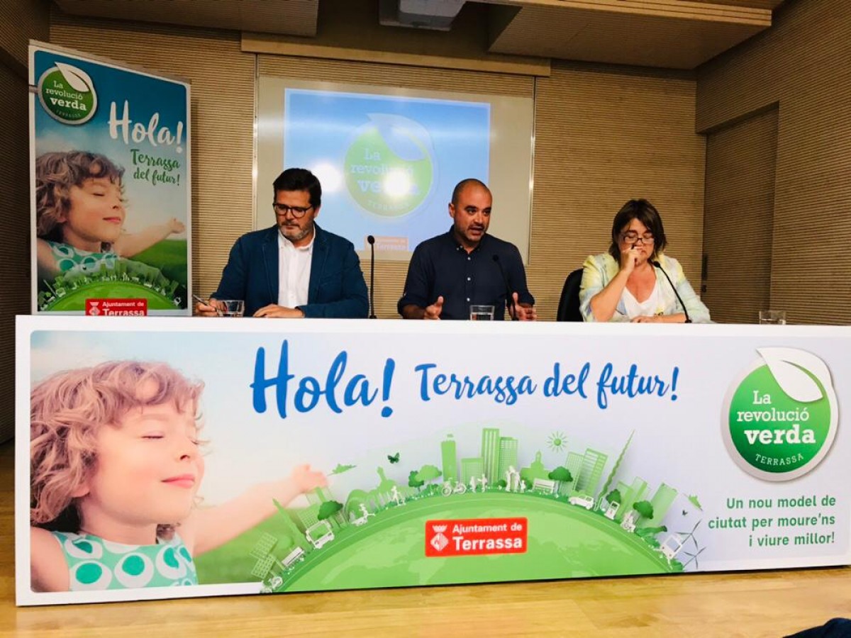Jordi Ballart, Lluïsa Melgares i Isaac Albert a la roda de premsa de la revolució verda a Terrassa. 