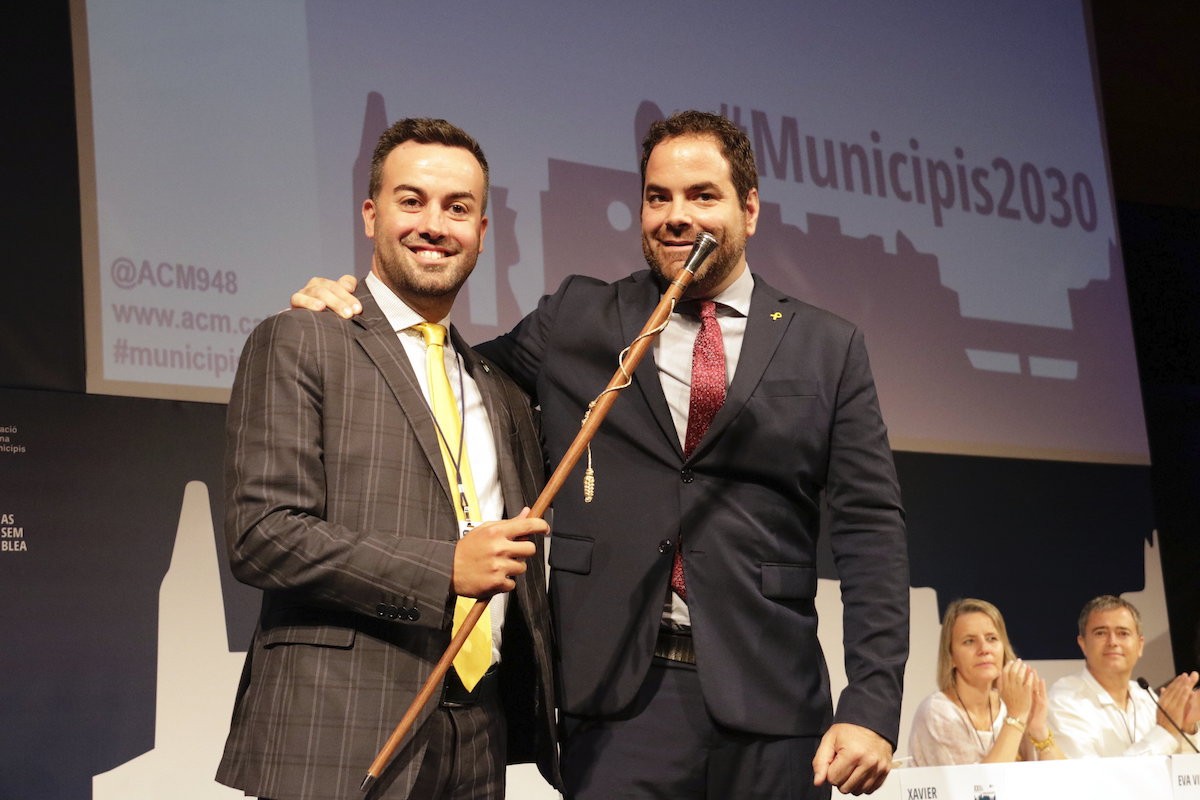 David Saldoni, a la dreta, passant el relleu de la presidència de l'ACM a Lluís Soler