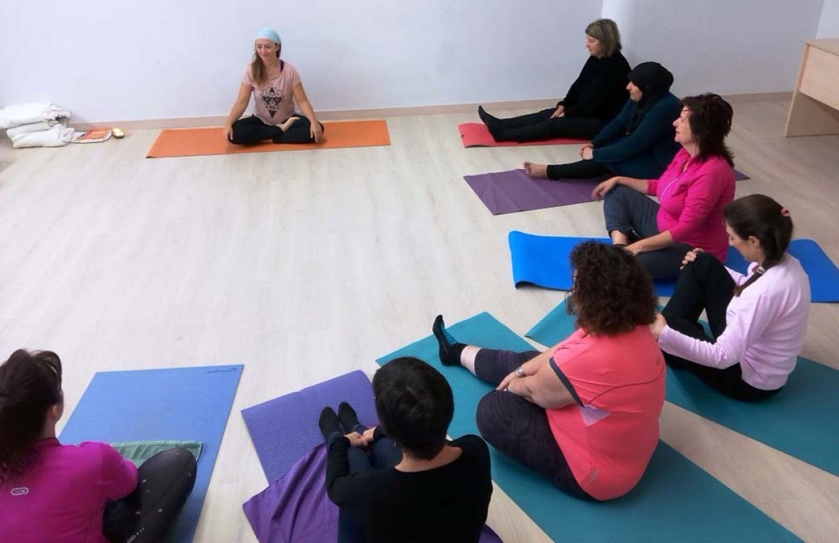 Classe de ioga en una edició anterior del projecte.
