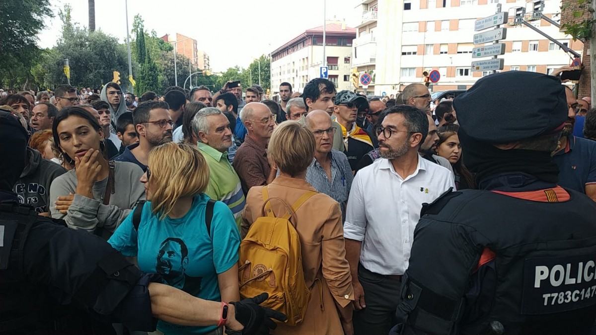Unes 300 persones s'han concentrat per protestar contra les detencions a Sabadell