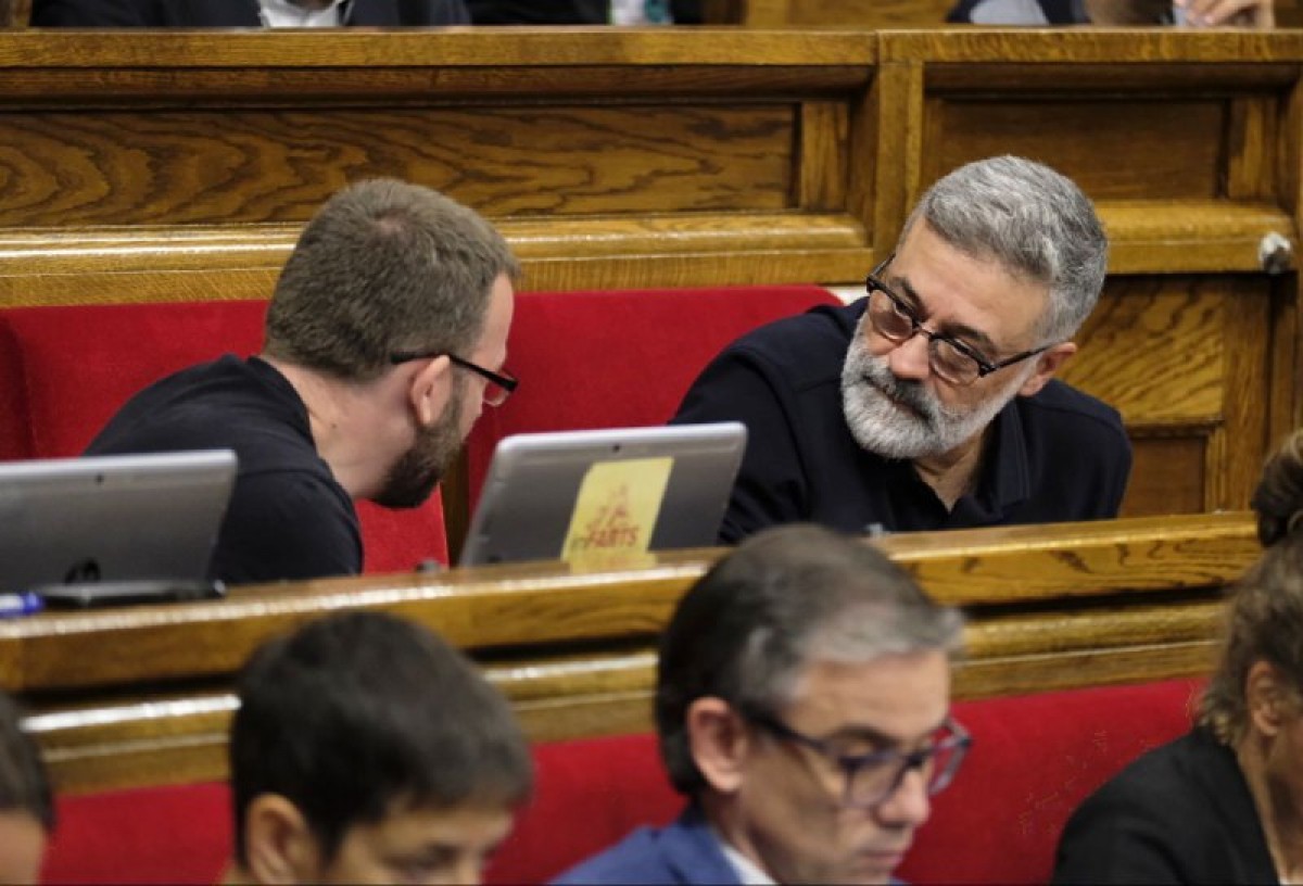 Carles Riera i Vidal Aragonès, diputats de la CUP, en el debat de política general