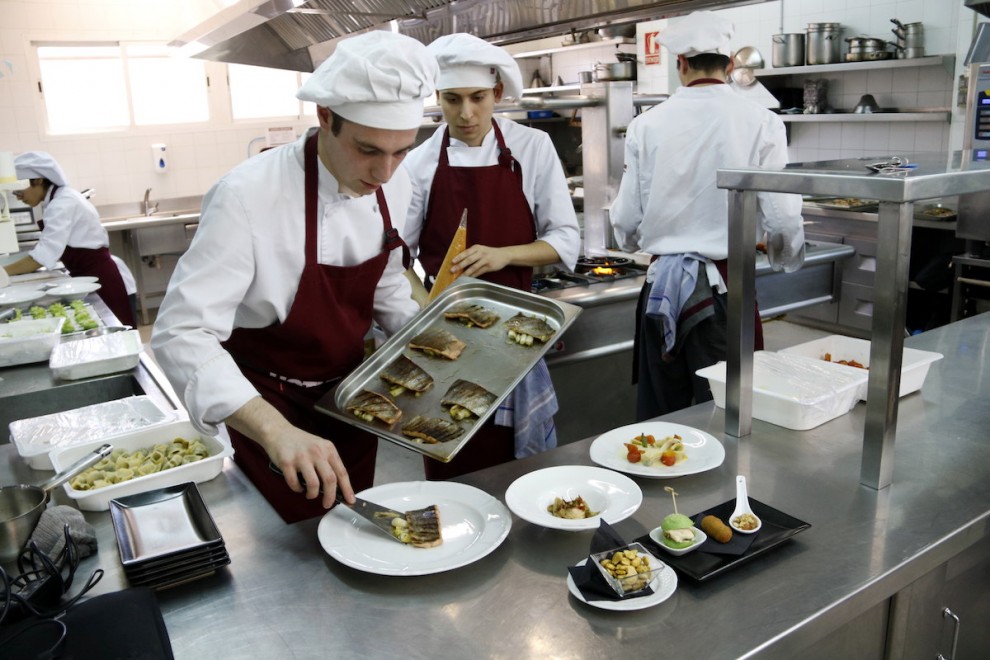 Alumnes de l’Escola d’Hoteleria de Lleida, en imatge d’arxiu