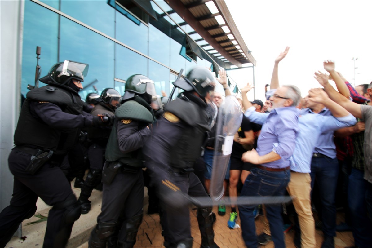 Les càrregues policials durant el referèndum de l'1-O de 2017 a la Ràpita