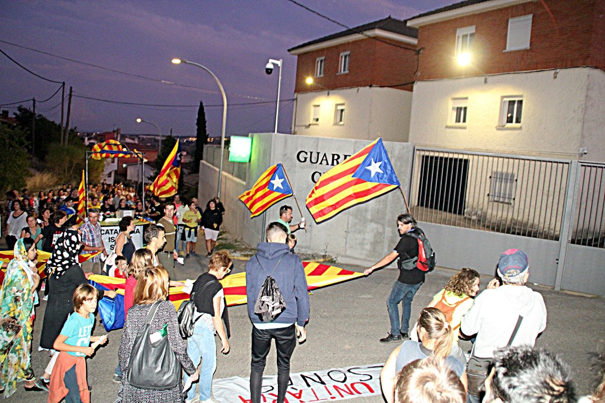 La manifestació va acabar a les portes de la Caserna de la Guàrdia Civil de Solsona