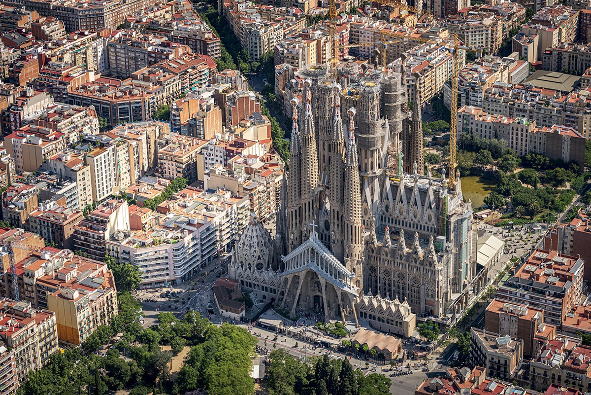 La plaça de la Sagrada Família, nou espai de biodiversitat
